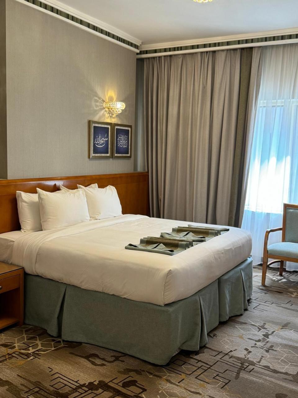 Emaar Grand Hotel Mekka Eksteriør bilde A bedroom at the hotel