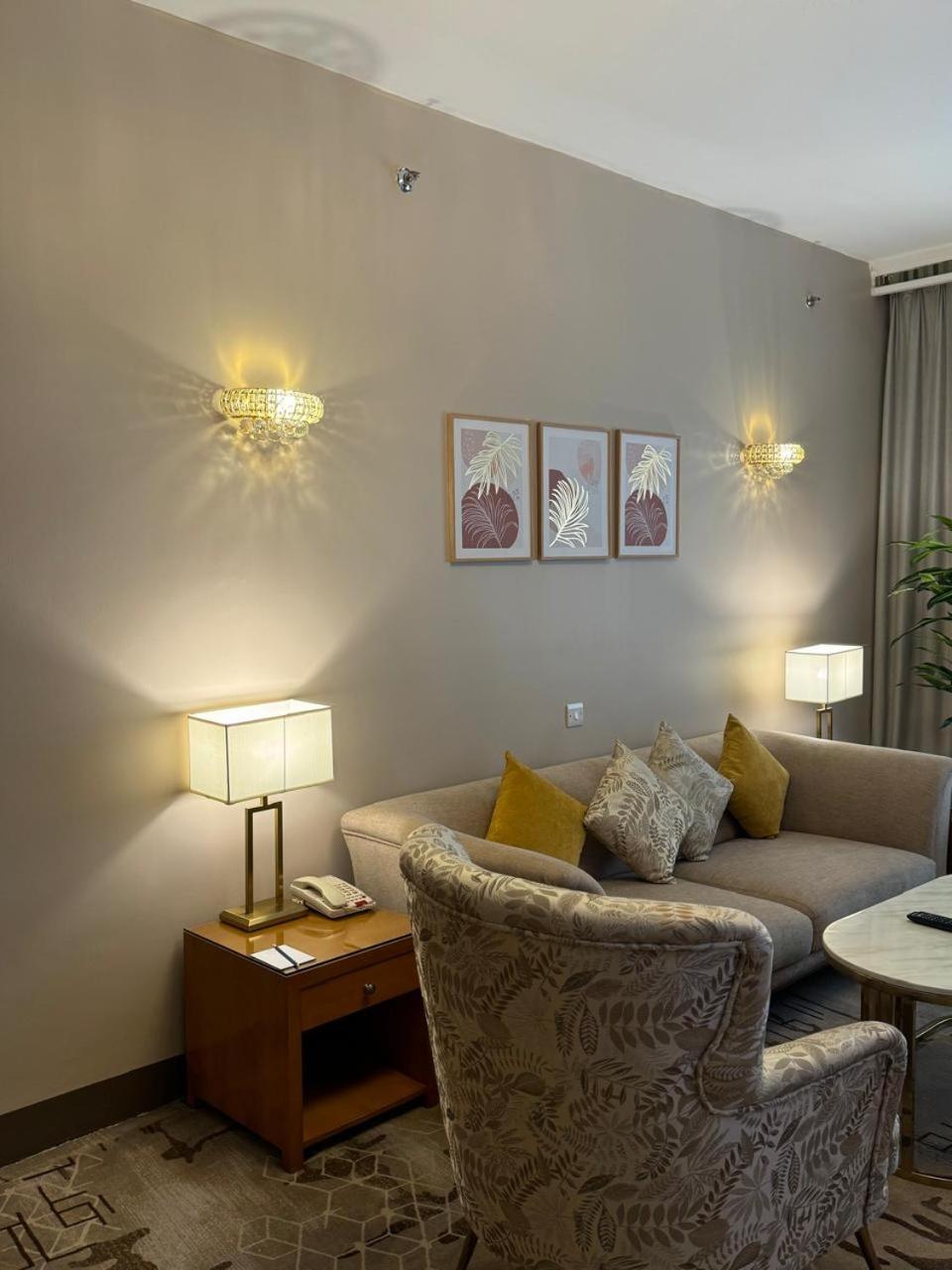 Emaar Grand Hotel Mekka Eksteriør bilde A living room with indirect lighting